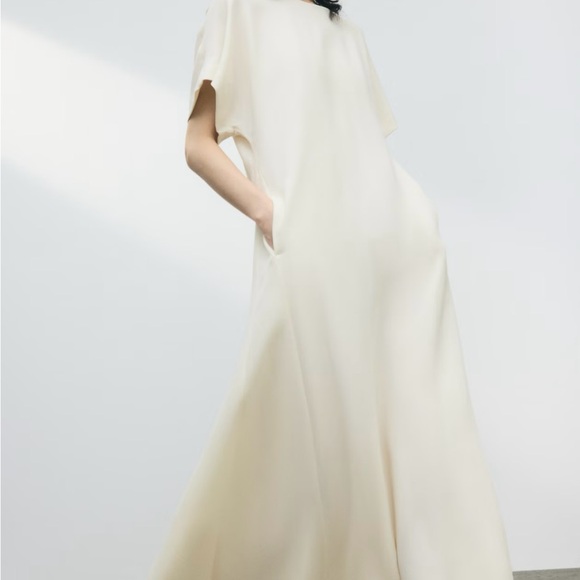 H&M Butterfly-Sleeved Cream Maxi Dress. Large. Sold out - Picture 6 of 10